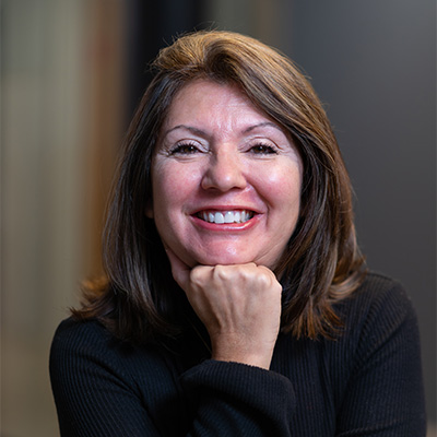 Lynn Fernandez headshot